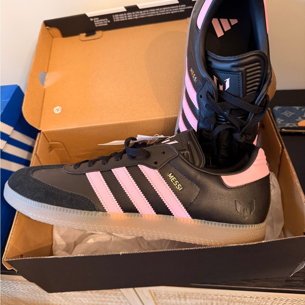 NWT and box. Adidas Samba Messi Black and Pink Shoes size 11 men’s